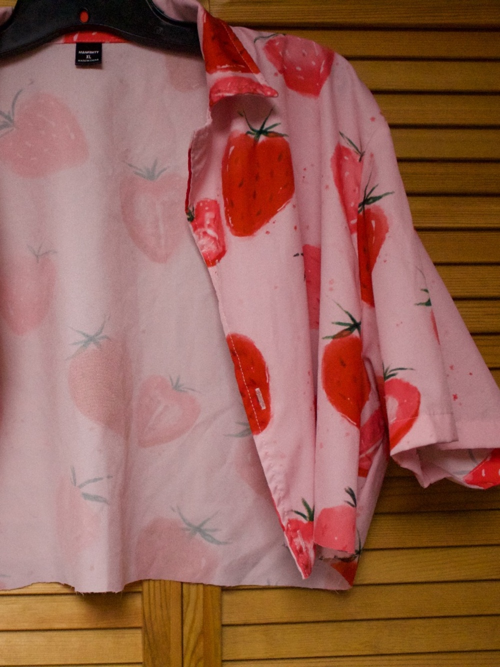 STRAWBERRY BUTTON UP CROP